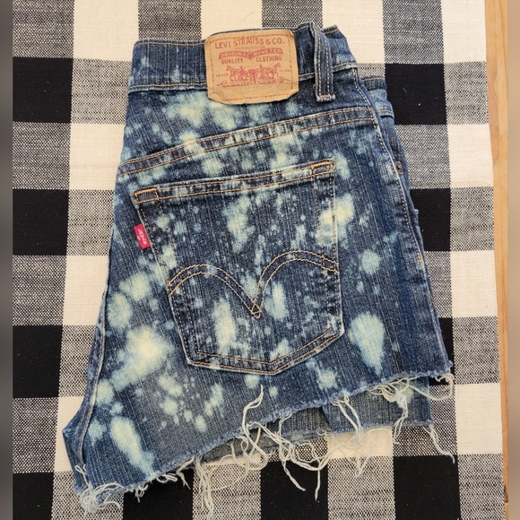 Levi Shorts - Picture 4 of 6